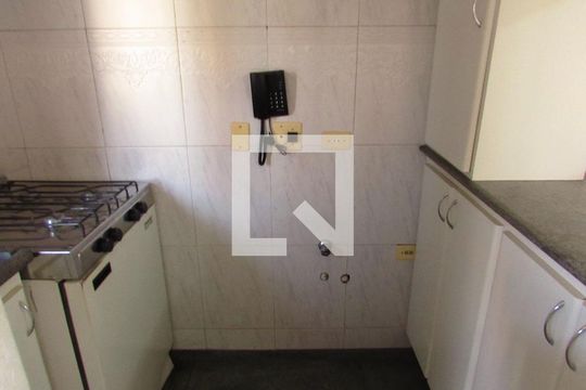 Cozinha de apartamento para alugar com 1 quarto, 38m² em Vila Suzana, São Paulo