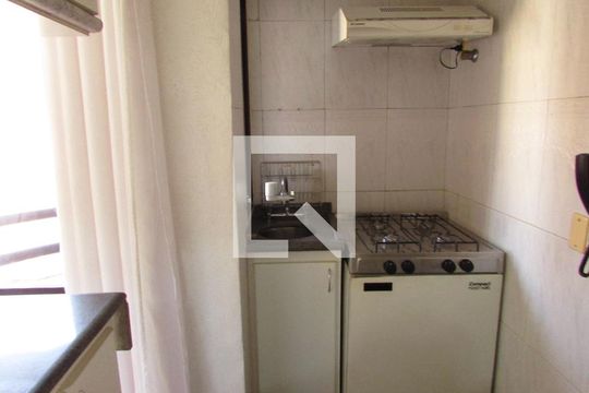 Cozinha de apartamento para alugar com 1 quarto, 38m² em Vila Suzana, São Paulo