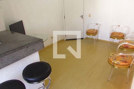 Sala/Cozinha de apartamento para alugar com 1 quarto, 38m² em Vila Suzana, São Paulo