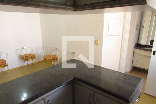 Sala/Cozinha de apartamento para alugar com 1 quarto, 38m² em Vila Suzana, São Paulo