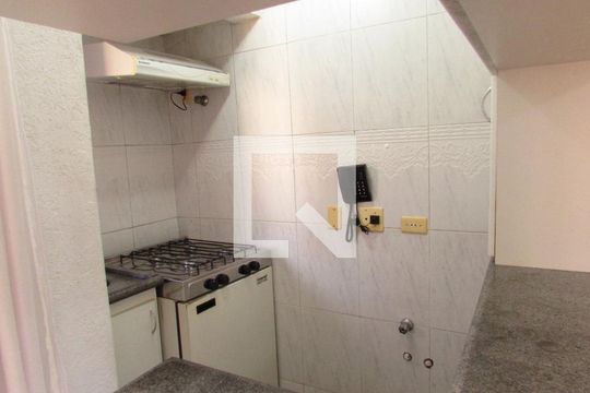 Cozinha de apartamento para alugar com 1 quarto, 38m² em Vila Suzana, São Paulo
