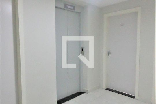 Hall social de apartamento à venda com 2 quartos, 56m² em Parque Continental Ii, Guarulhos