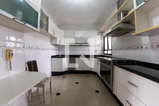 Cozinha de apartamento para alugar com 3 quartos, 264m² em Jardim Avelino, São Paulo