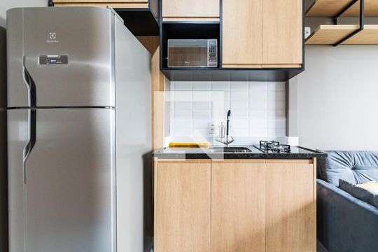 Cozinha de apartamento para alugar com 1 quarto, 30m² em Vila Guarani (z Sul), São Paulo