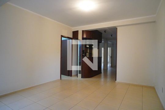 Sala de casa à venda com 4 quartos, 314m² em Vila Jardim, Porto Alegre