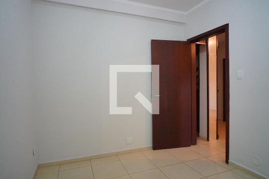 Entrada de casa à venda com 4 quartos, 314m² em Vila Jardim, Porto Alegre