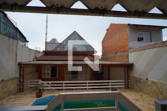 Quintal de casa à venda com 4 quartos, 314m² em Vila Jardim, Porto Alegre