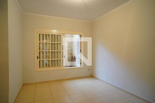 Sala de casa à venda com 4 quartos, 314m² em Vila Jardim, Porto Alegre