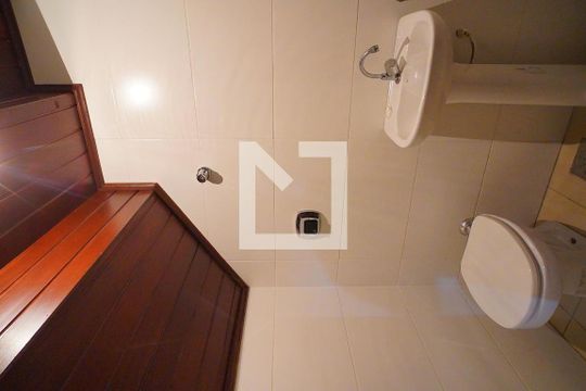 Lavabo - Sala de casa à venda com 4 quartos, 314m² em Vila Jardim, Porto Alegre