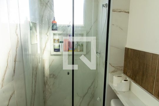 Banheiro de apartamento à venda com 2 quartos, 47m² em Vila Miguel Vicente Cury, Campinas