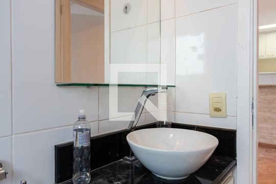 Banheiro de apartamento à venda com 2 quartos, 50m² em Bussocaba, Osasco