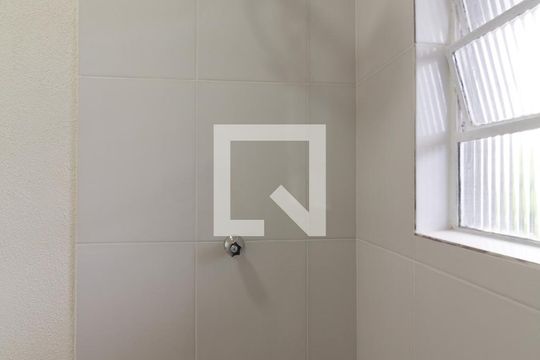 Banheiro de casa de condomínio para alugar com 2 quartos, 50m² em Jardim Pinheiros, São Paulo