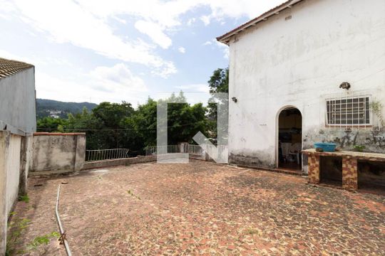 Quintal fundos de casa à venda com 3 quartos, 250m² em Jardim Daysy, São Paulo
