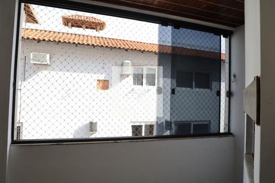 Vista de apartamento para alugar com 2 quartos, 73m² em Canasvieiras, Florianópolis