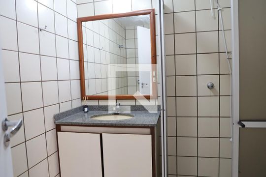 Banheiro de apartamento para alugar com 2 quartos, 73m² em Canasvieiras, Florianópolis