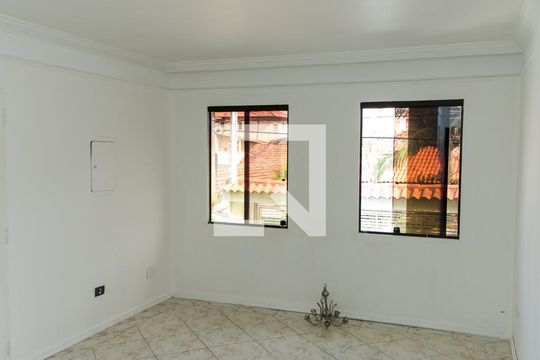 Sala   de casa para alugar com 3 quartos, 120m² em Vila Irmãos Arnoni, São Paulo