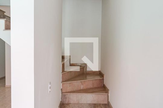 Sala de casa de condomínio à venda com 2 quartos, 75m² em Conjunto Residencial Jardim Canaã, São Paulo
