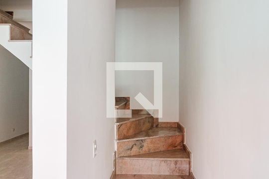 Sala de casa de condomínio à venda com 2 quartos, 75m² em Conjunto Residencial Jardim Canaã, São Paulo