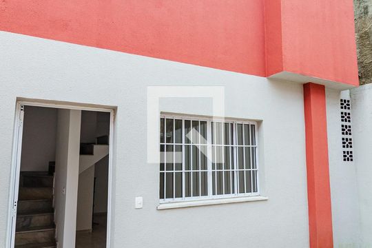 Fachada de casa de condomínio à venda com 2 quartos, 75m² em Conjunto Residencial Jardim Canaã, São Paulo