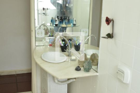Banheiro Social de apartamento à venda com 2 quartos, 90m² em Icaraí, Niterói