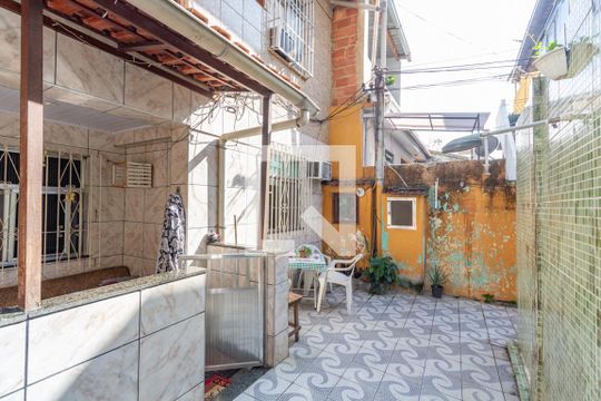 Quintal de apartamento à venda com 2 quartos, 120m² em Colégio, Rio de Janeiro