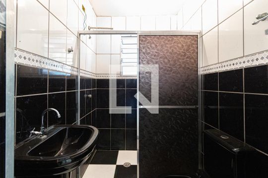 Banheiro de casa à venda com 3 quartos, 120m² em Padroeira, Osasco