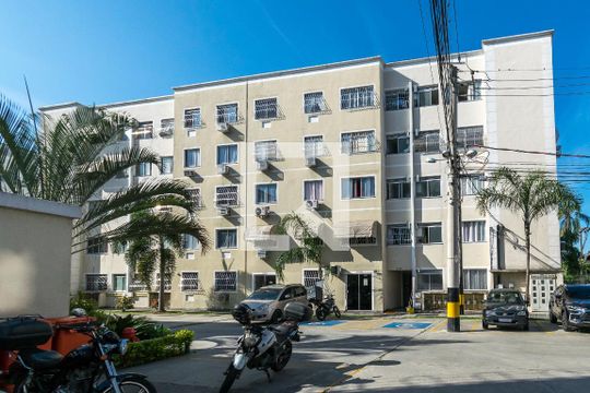 Fachada do Bloco de apartamento à venda com 2 quartos, 49m² em Parada de Lucas, Rio de Janeiro