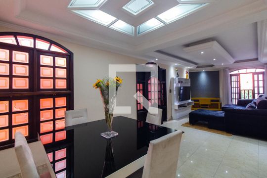 Sala de casa à venda com 3 quartos, 230m² em Jardim Cotiana, São Paulo