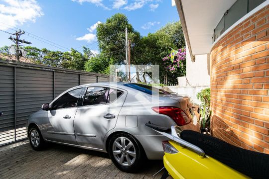 Garagem de casa à venda com 3 quartos, 218m² em Planalto Paulista, São Paulo