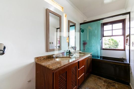 Banheiro da Suíte 1 de casa à venda com 3 quartos, 218m² em Planalto Paulista, São Paulo