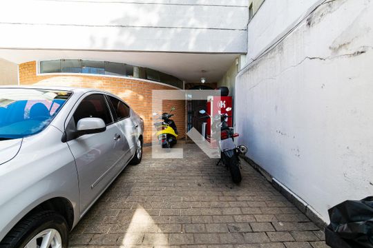 Garagem de casa à venda com 3 quartos, 218m² em Planalto Paulista, São Paulo