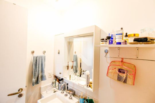 Banheiro de apartamento para alugar com 2 quartos, 62m² em Campo Belo, São Paulo