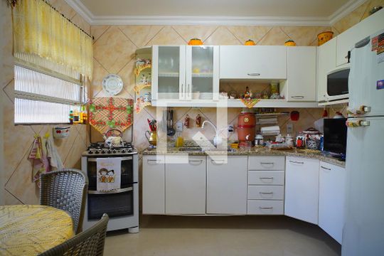 Cozinha de apartamento à venda com 4 quartos, 192m² em Vila Ipiranga, Porto Alegre