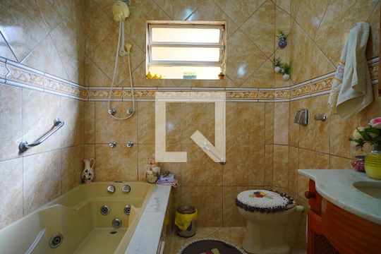 Banheiro da Suíte de apartamento à venda com 4 quartos, 192m² em Vila Ipiranga, Porto Alegre
