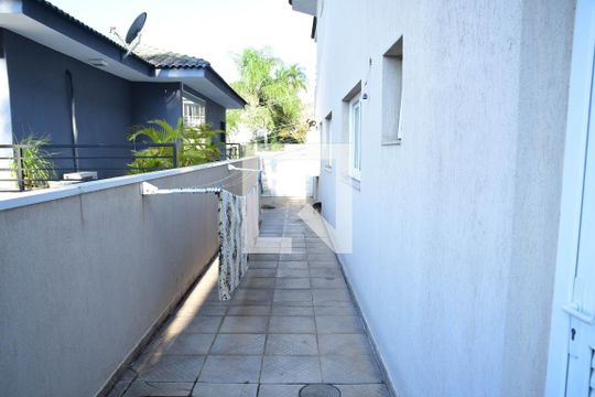 Corredor de casa de condomínio para alugar com 4 quartos, 390m² em São Paulo Ii, Cotia