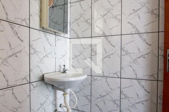 Banheiro de apartamento para alugar com 2 quartos, 54m² em Padroeira, Osasco