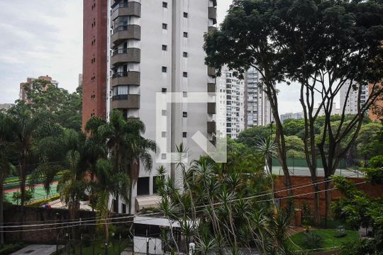 Vista de apartamento para alugar com 3 quartos, 140m² em Vila Suzana, São Paulo
