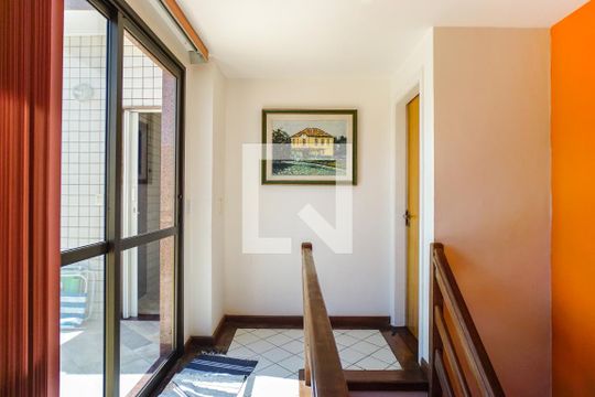 Escada de apartamento para alugar com 5 quartos, 550m² em Recreio dos Bandeirantes, Rio de Janeiro
