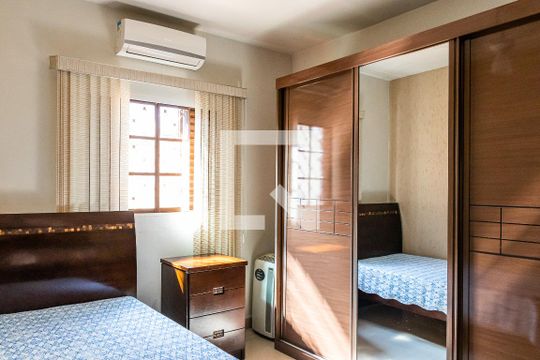 Quarto 1 de casa à venda com 2 quartos, 100m² em Planalto, Belo Horizonte