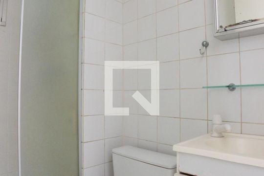 Banheiro de apartamento para alugar com 2 quartos, 50m² em Vila Amélia, São Paulo
