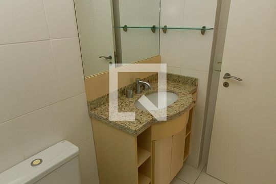 Banheiro da Suíte de apartamento à venda com 2 quartos, 55m² em Petrópolis, Porto Alegre