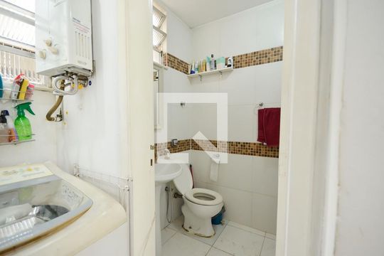 Banheiro de apartamento à venda com 1 quarto, 43m² em Catete, Rio de Janeiro
