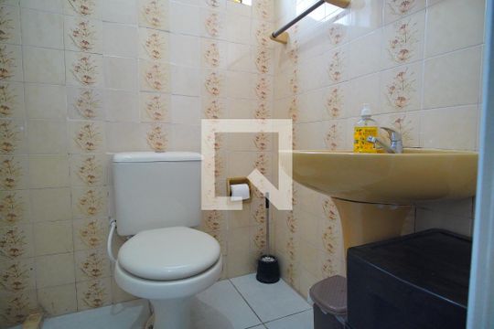 Banheiro de apartamento à venda com 2 quartos, 59m² em Jardim Lindóia, Porto Alegre