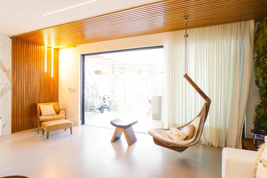 Sala de casa de condomínio à venda com 5 quartos, 400m² em Barra da Tijuca, Rio de Janeiro