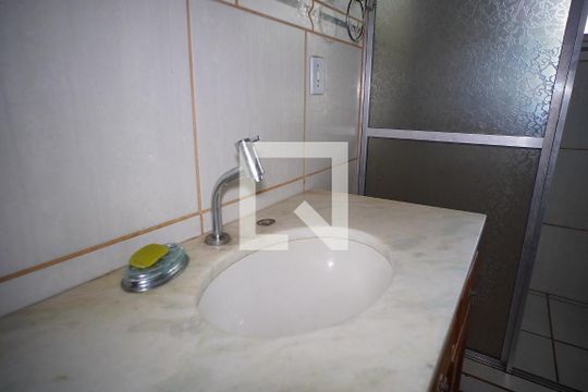 Banheiro 1 de casa à venda com 6 quartos, 300m² em Bom Jesus, Porto Alegre