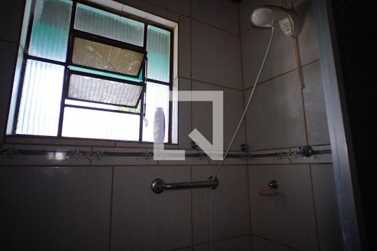Banheiro 1 de casa à venda com 6 quartos, 300m² em Bom Jesus, Porto Alegre