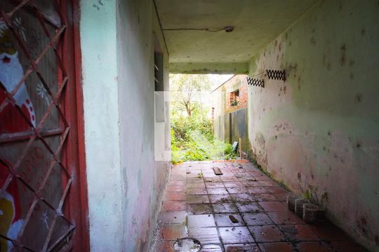 Pátio de casa à venda com 6 quartos, 300m² em Bom Jesus, Porto Alegre