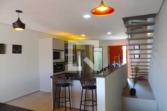 Sala de casa para alugar com 3 quartos, 310m² em Rio Tavares, Florianópolis