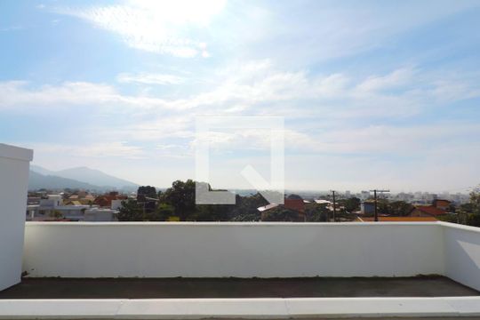 Área Externa de casa para alugar com 3 quartos, 310m² em Rio Tavares, Florianópolis