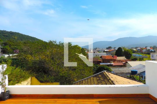 Vista de casa para alugar com 3 quartos, 310m² em Rio Tavares, Florianópolis